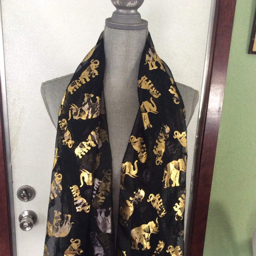Love elephants 🐘 scarf 🧣